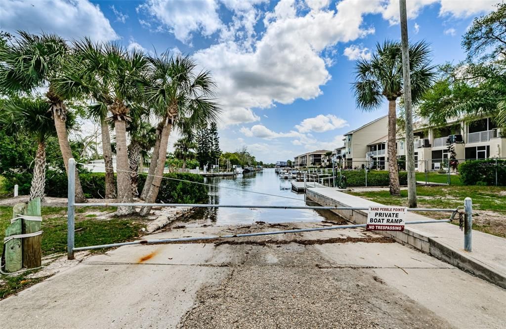 For Sale: $424,900 (2 beds, 2 baths, 1399 Square Feet)