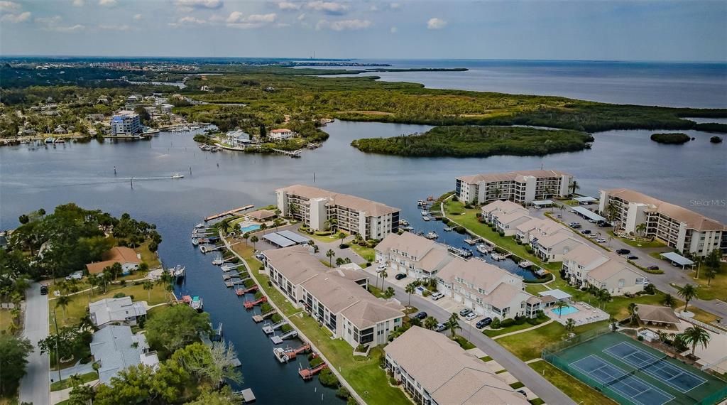 For Sale: $424,900 (2 beds, 2 baths, 1399 Square Feet)