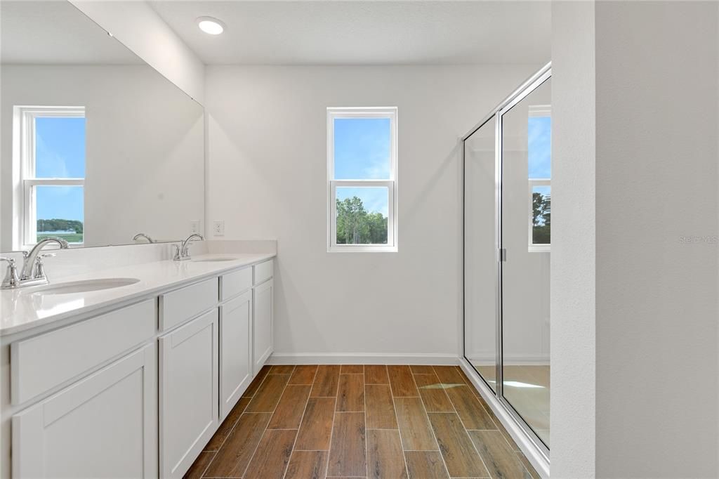 Activo con contrato: $449,999 (5 camas, 3 baños, 3030 Pies cuadrados)