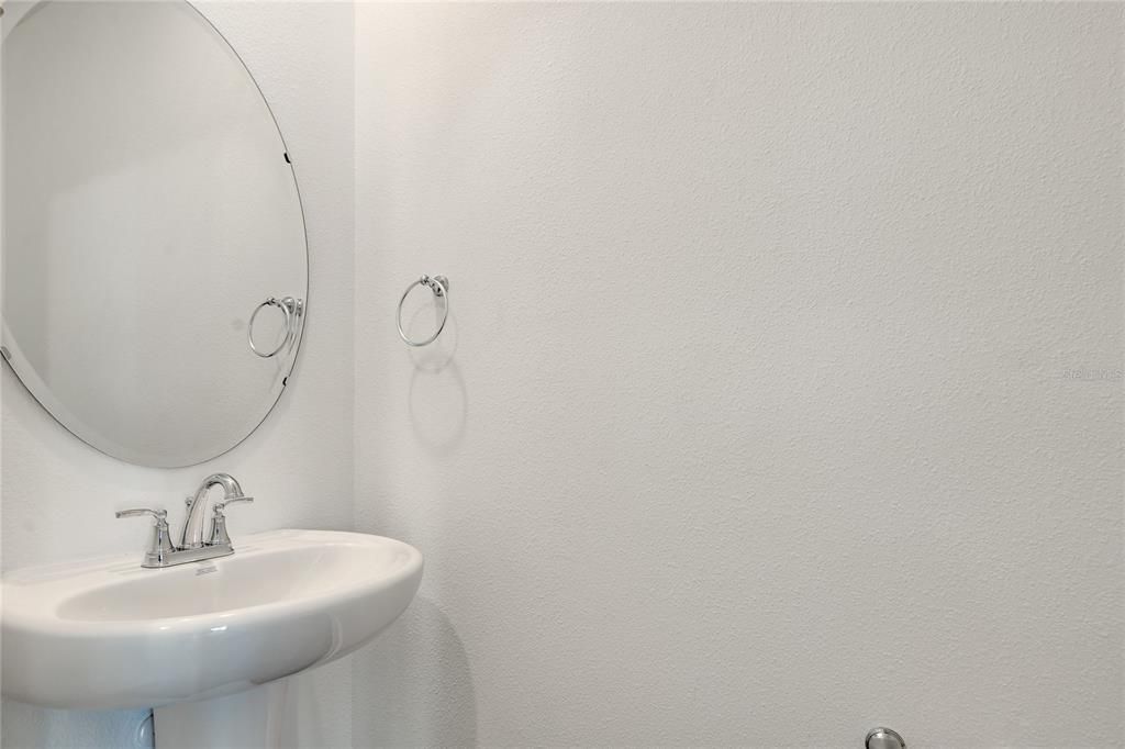 Activo con contrato: $449,999 (5 camas, 3 baños, 3030 Pies cuadrados)
