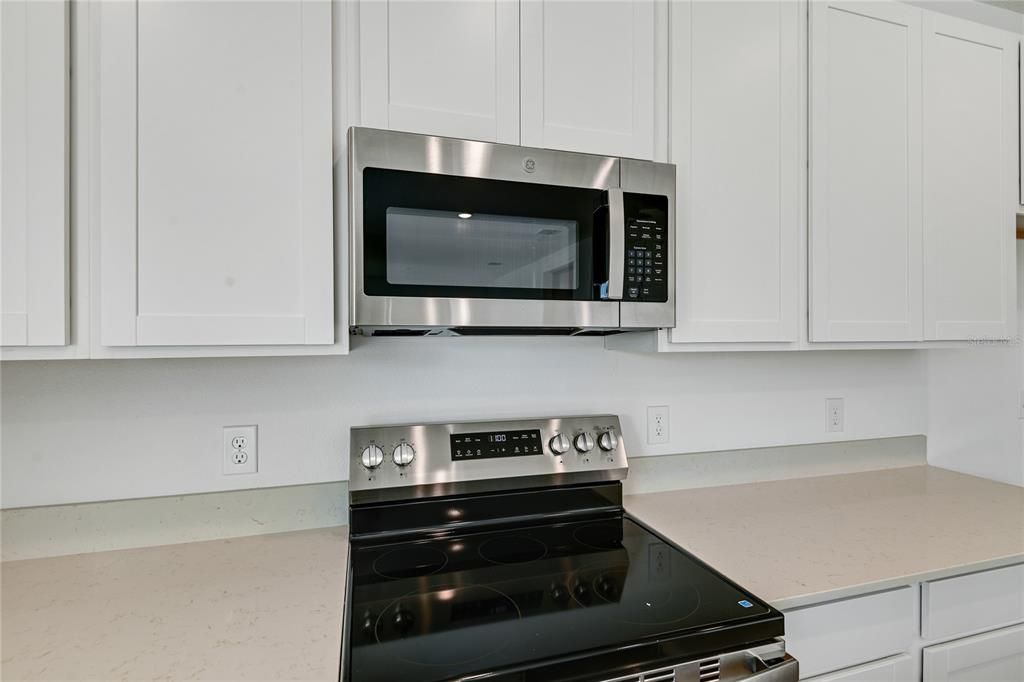 Activo con contrato: $449,999 (5 camas, 3 baños, 3030 Pies cuadrados)