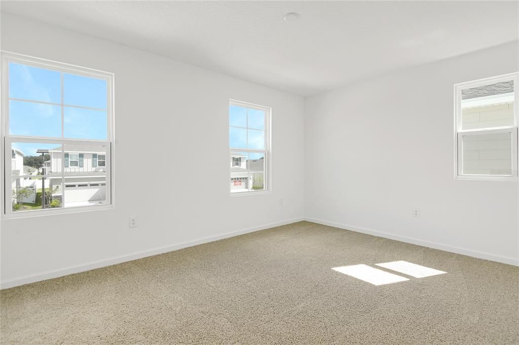 Activo con contrato: $449,999 (5 camas, 3 baños, 3030 Pies cuadrados)