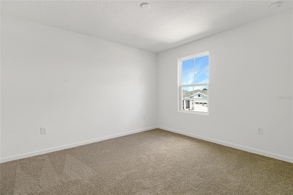 Activo con contrato: $449,999 (5 camas, 3 baños, 3030 Pies cuadrados)
