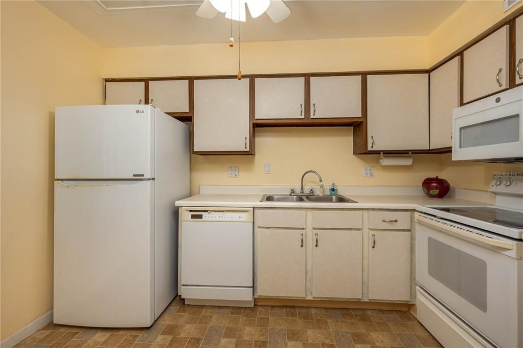 待售: $84,500 (2 贝兹, 2 浴室, 1085 平方英尺)