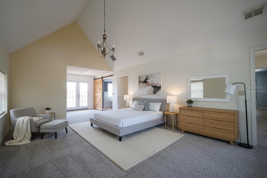 合同活跃: $355,000 (4 贝兹, 3 浴室, 2674 平方英尺)