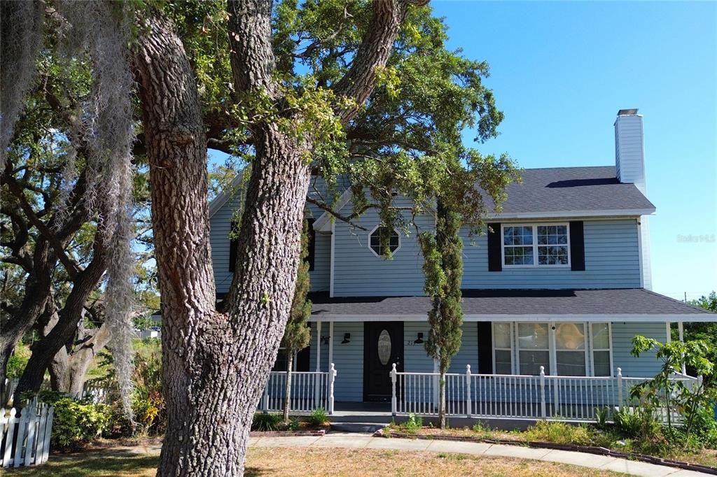 合同活跃: $355,000 (4 贝兹, 3 浴室, 2674 平方英尺)