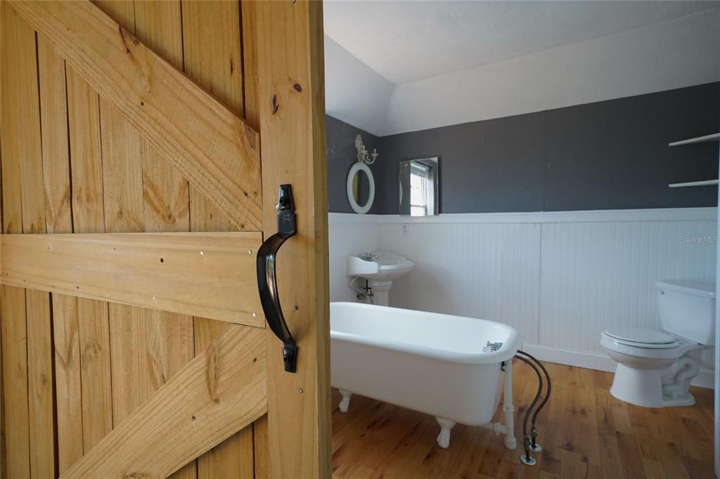 合同活跃: $355,000 (4 贝兹, 3 浴室, 2674 平方英尺)