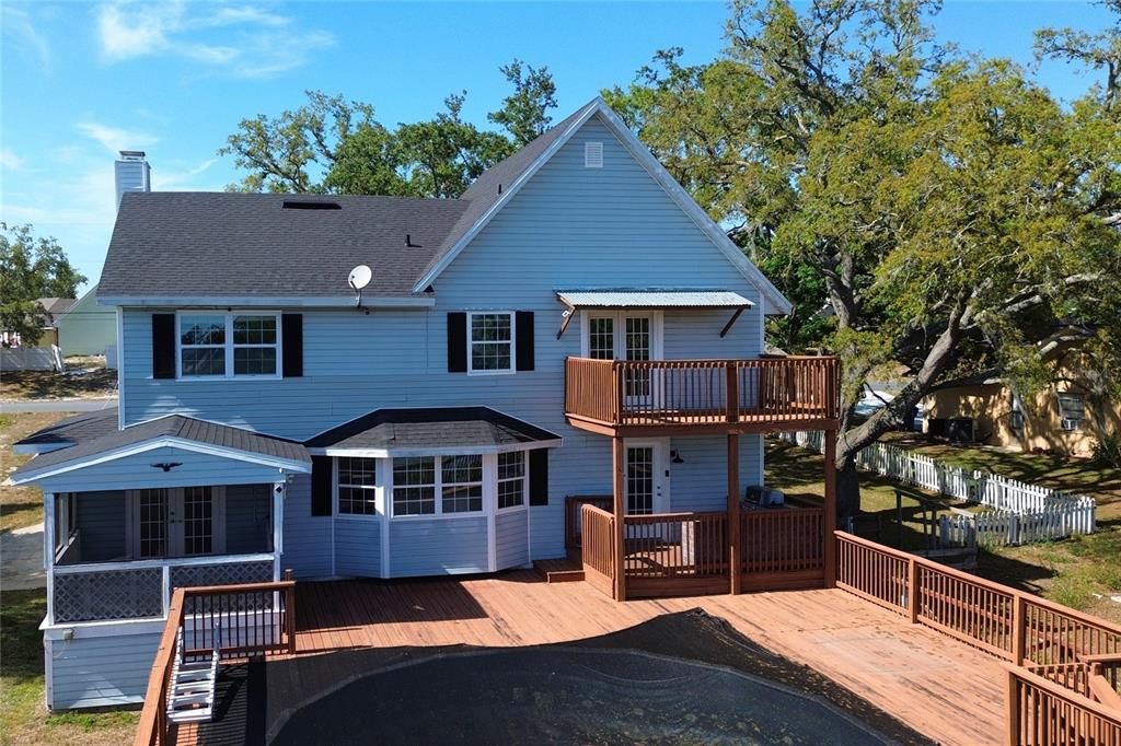 合同活跃: $355,000 (4 贝兹, 3 浴室, 2674 平方英尺)