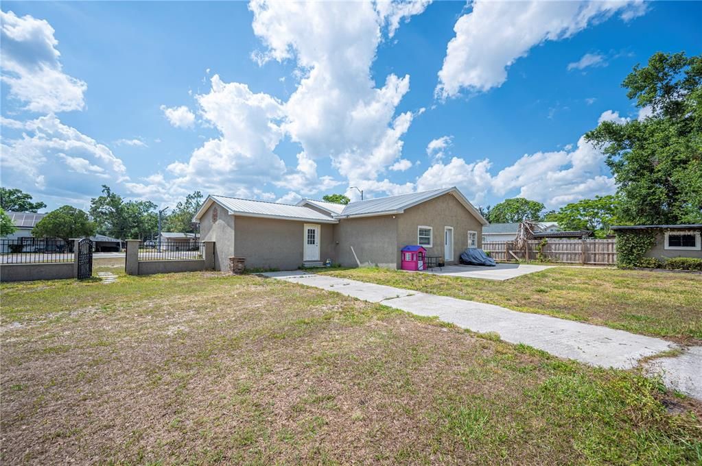 For Sale: $260,000 (4 beds, 2 baths, 1655 Square Feet)