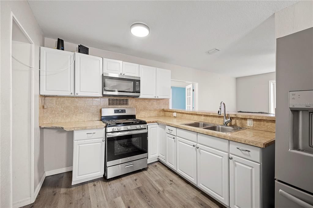 For Sale: $260,000 (4 beds, 2 baths, 1655 Square Feet)