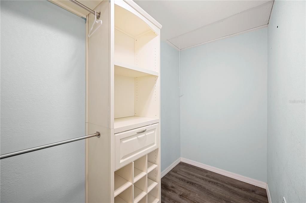 For Sale: $260,000 (4 beds, 2 baths, 1655 Square Feet)