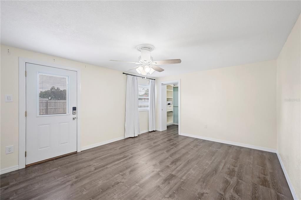 For Sale: $260,000 (4 beds, 2 baths, 1655 Square Feet)