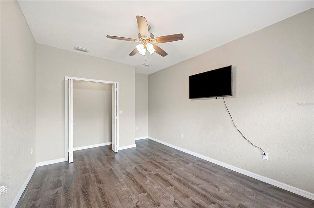 For Sale: $260,000 (4 beds, 2 baths, 1655 Square Feet)