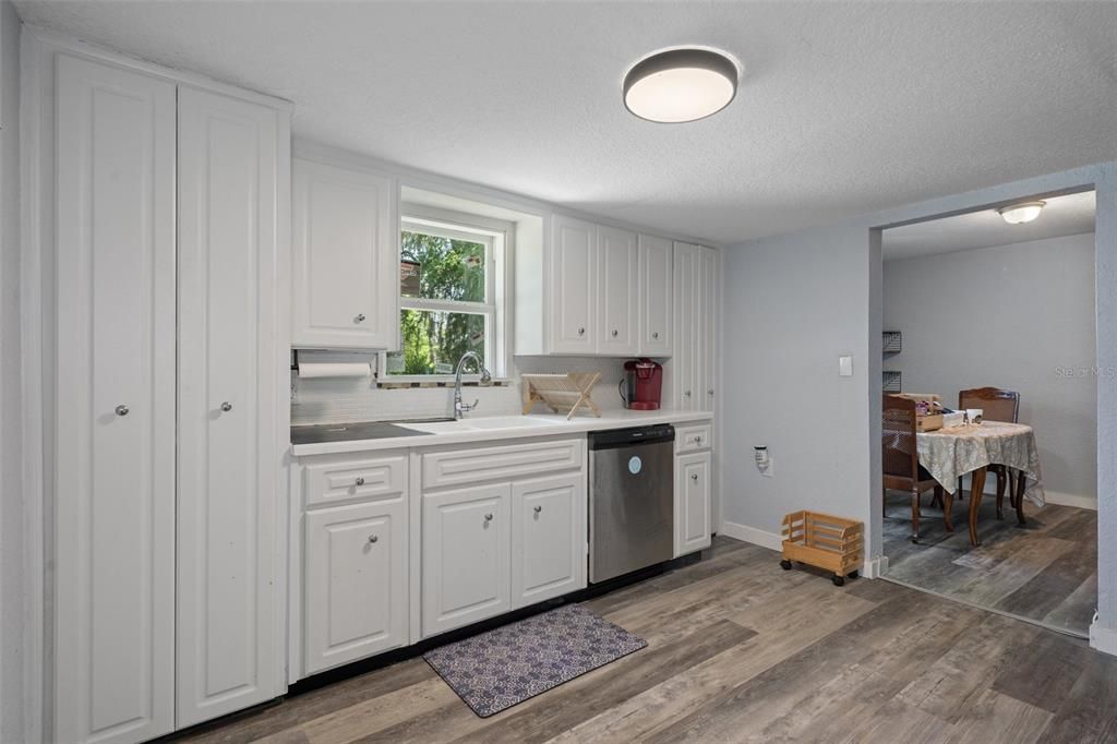 For Sale: $199,900 (3 beds, 2 baths, 1446 Square Feet)