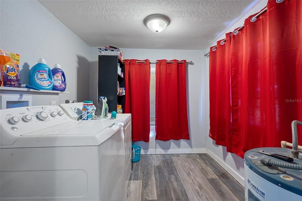 For Sale: $199,900 (3 beds, 2 baths, 1446 Square Feet)