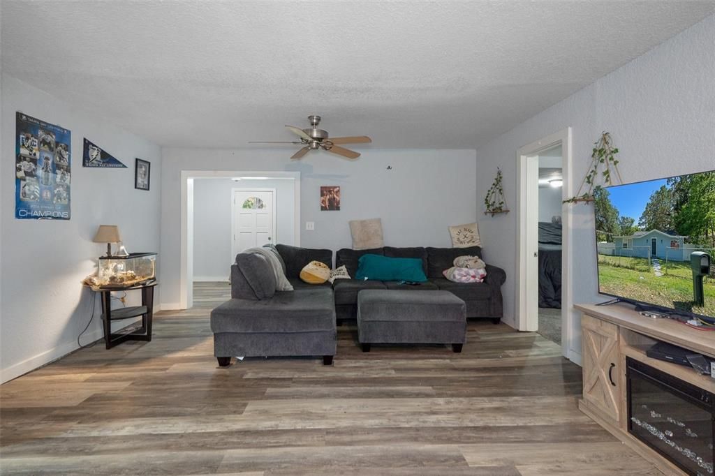 For Sale: $199,900 (3 beds, 2 baths, 1446 Square Feet)