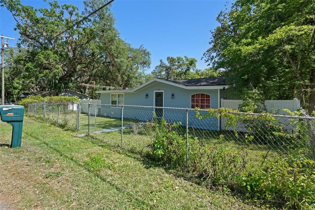 For Sale: $199,900 (3 beds, 2 baths, 1446 Square Feet)