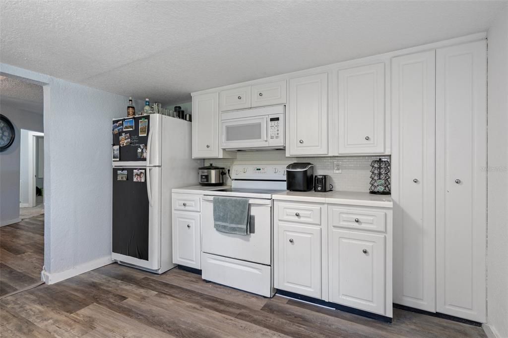 For Sale: $199,900 (3 beds, 2 baths, 1446 Square Feet)