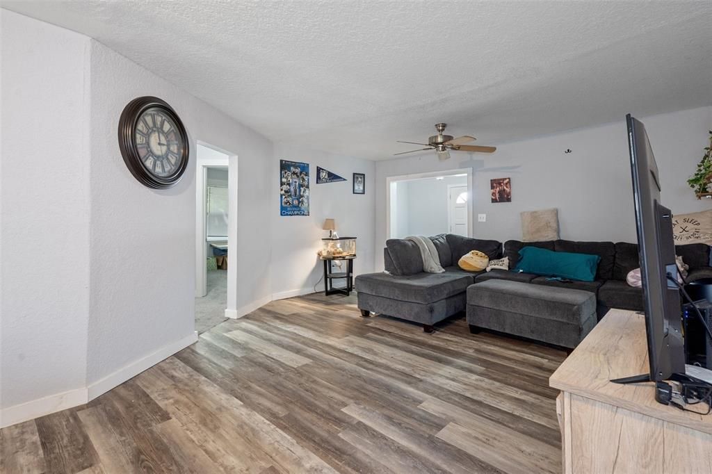 For Sale: $199,900 (3 beds, 2 baths, 1446 Square Feet)