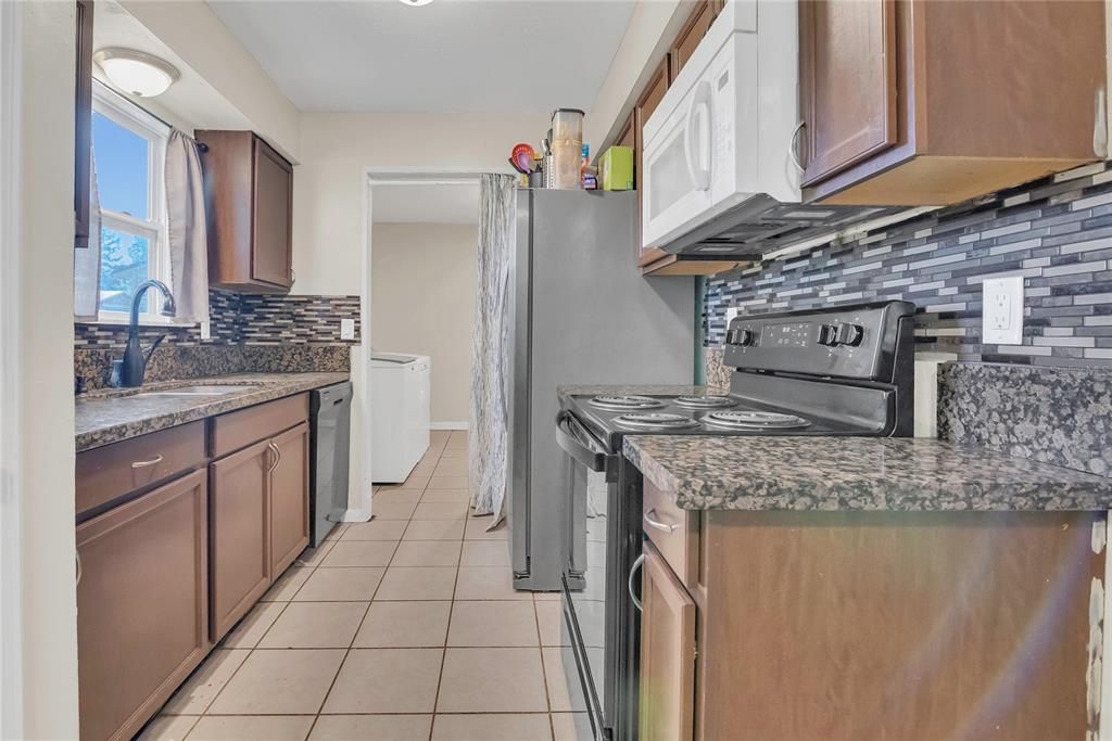 En Venta: $219,900 (3 camas, 2 baños, 1215 Pies cuadrados)