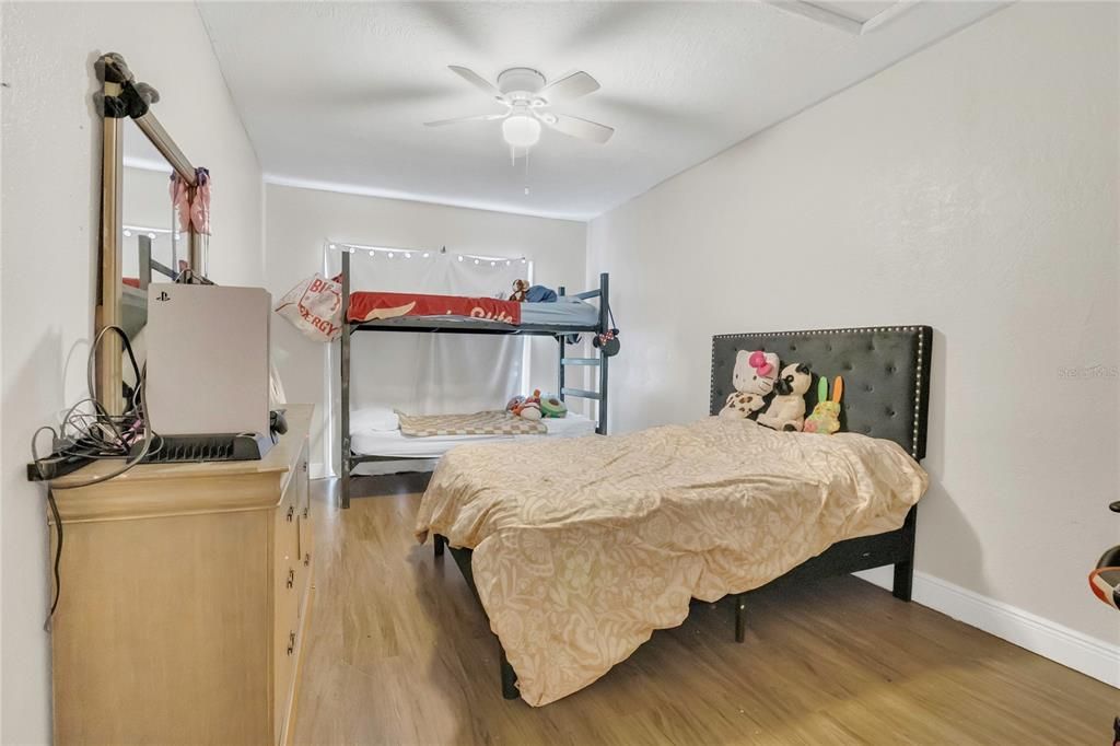 En Venta: $219,900 (3 camas, 2 baños, 1215 Pies cuadrados)