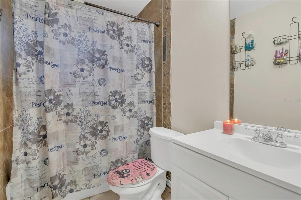 En Venta: $219,900 (3 camas, 2 baños, 1215 Pies cuadrados)