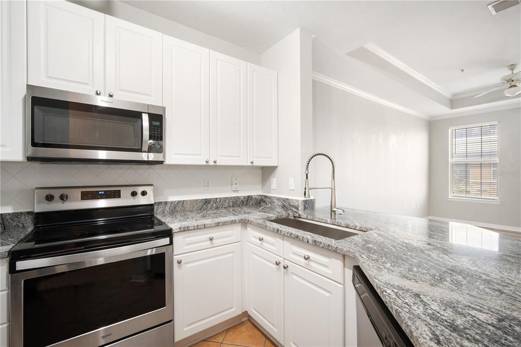 Activo con contrato: $1,700 (1 camas, 1 baños, 696 Pies cuadrados)