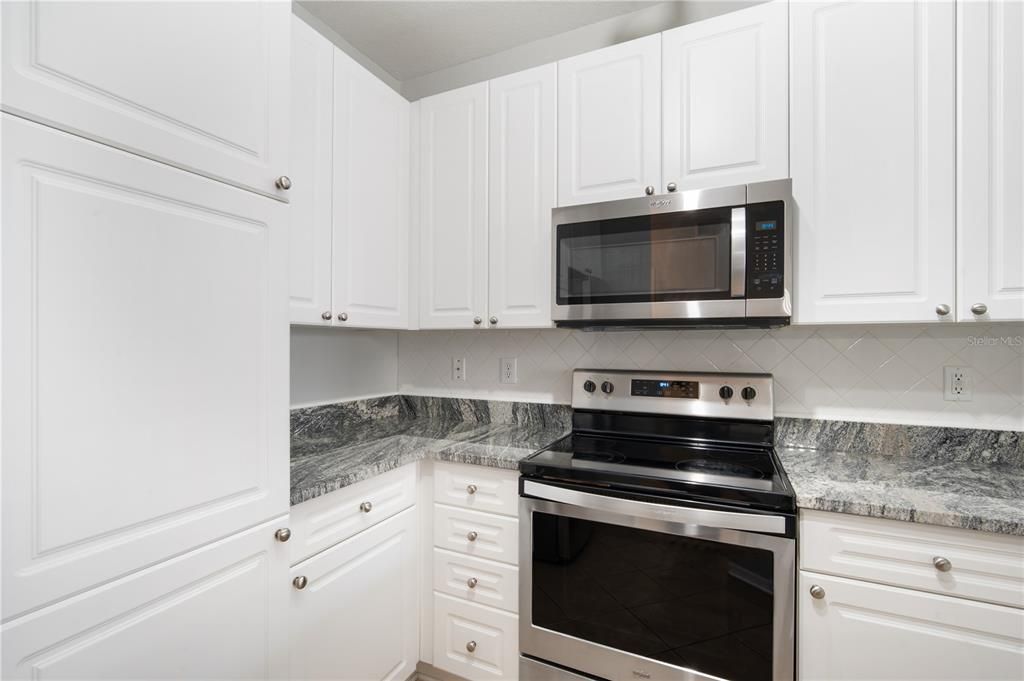 Activo con contrato: $1,700 (1 camas, 1 baños, 696 Pies cuadrados)