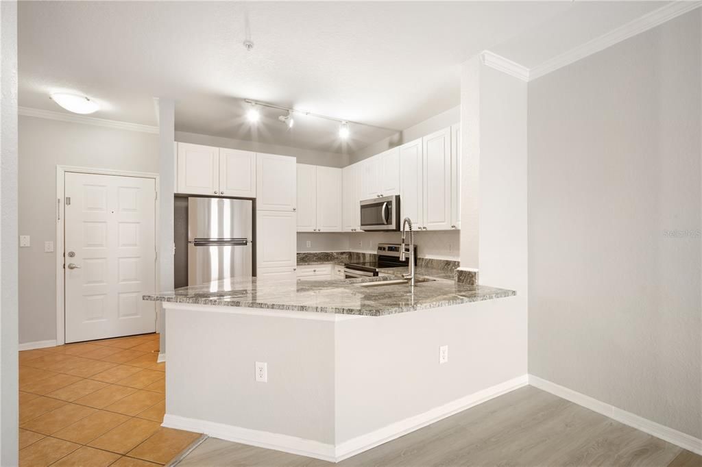 Activo con contrato: $1,700 (1 camas, 1 baños, 696 Pies cuadrados)