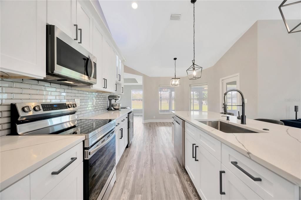 Active With Contract: $555,000 (3 beds, 2 baths, 3141 Square Feet)