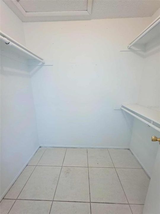 Activo con contrato: $485,000 (4 camas, 0 baños, 1772 Pies cuadrados)