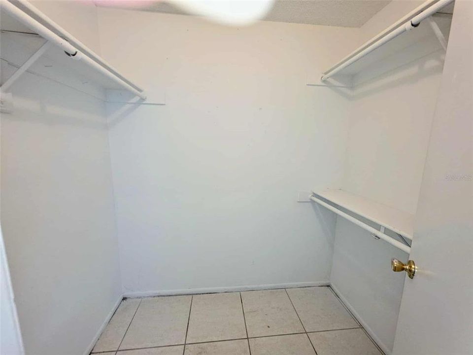 Activo con contrato: $485,000 (4 camas, 0 baños, 1772 Pies cuadrados)