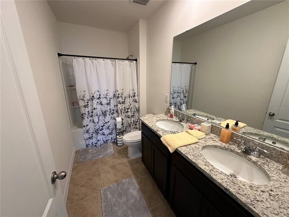 For Rent: $2,650 (5 beds, 3 baths, 2522 Square Feet)