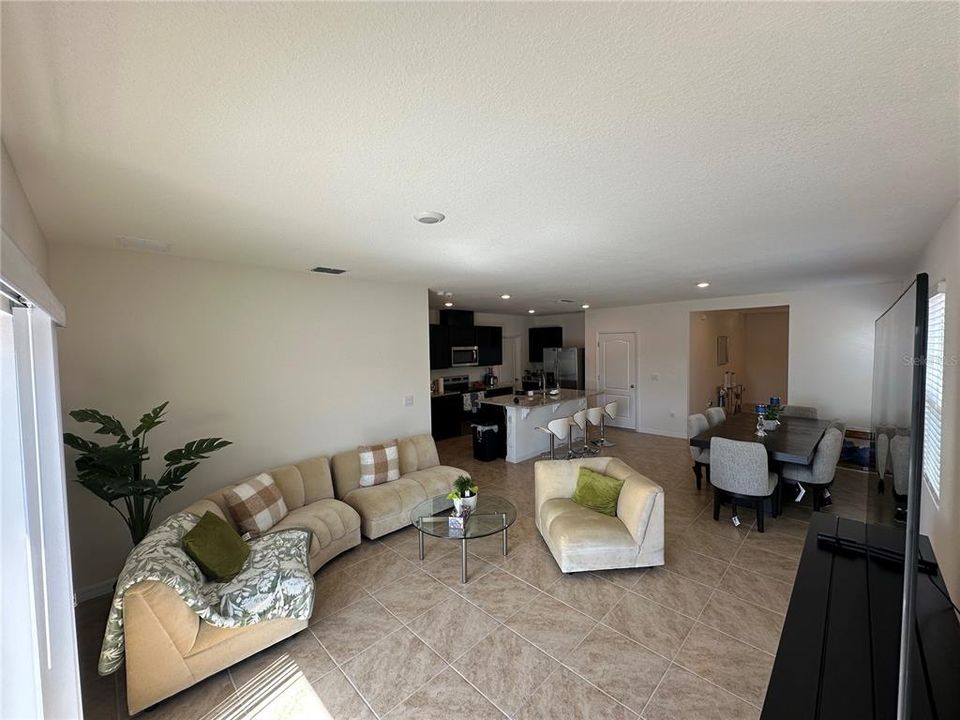 For Rent: $2,650 (5 beds, 3 baths, 2522 Square Feet)