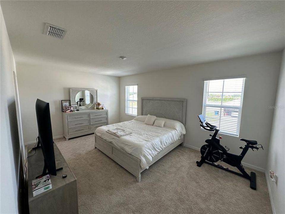 For Rent: $2,650 (5 beds, 3 baths, 2522 Square Feet)