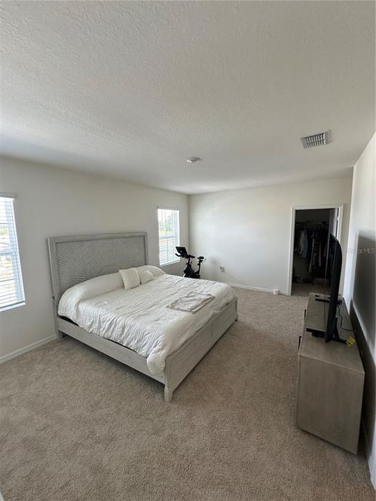 For Rent: $2,650 (5 beds, 3 baths, 2522 Square Feet)