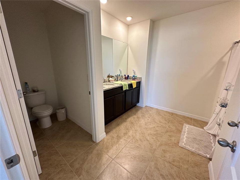 For Rent: $2,650 (5 beds, 3 baths, 2522 Square Feet)