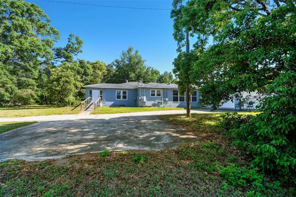 合同活跃: $725,000 (5 贝兹, 4 浴室, 4752 平方英尺)