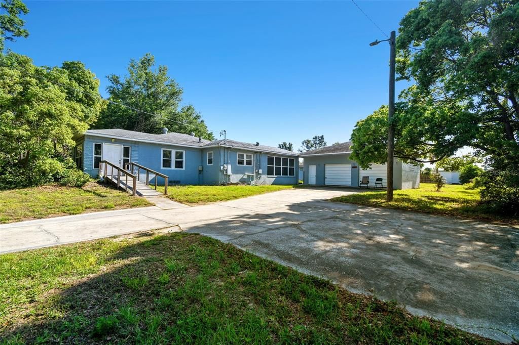 合同活跃: $725,000 (5 贝兹, 4 浴室, 4752 平方英尺)