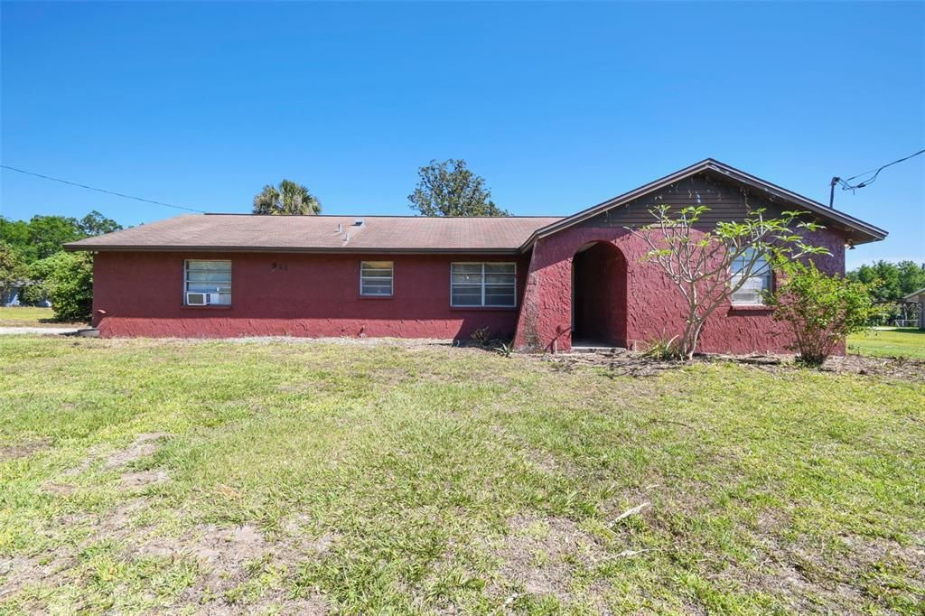 合同活跃: $725,000 (5 贝兹, 4 浴室, 4752 平方英尺)