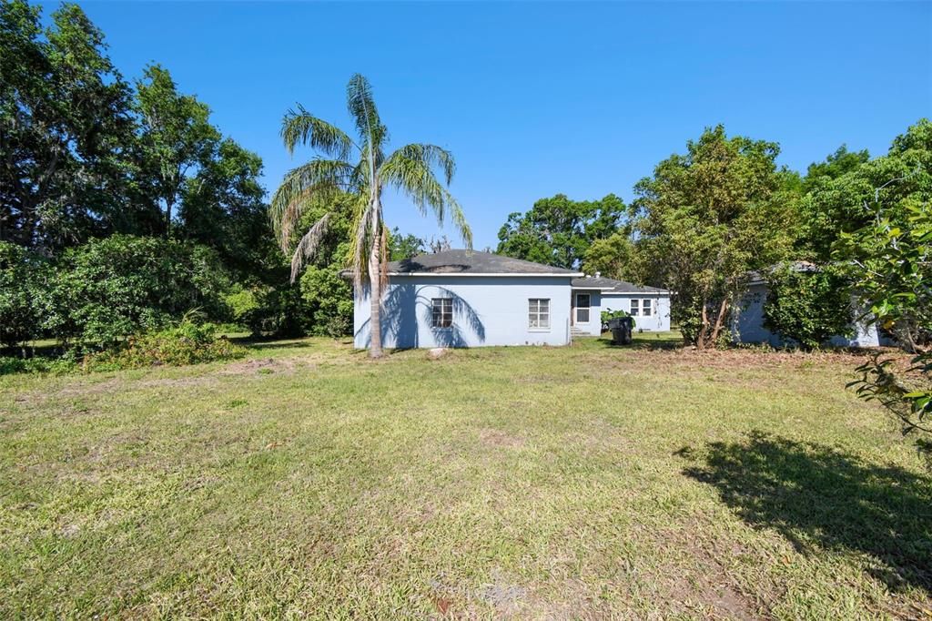 合同活跃: $725,000 (5 贝兹, 4 浴室, 4752 平方英尺)