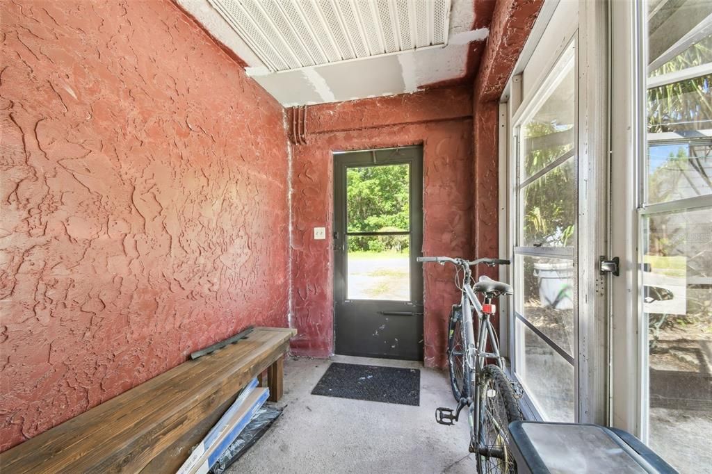 合同活跃: $725,000 (5 贝兹, 4 浴室, 4752 平方英尺)