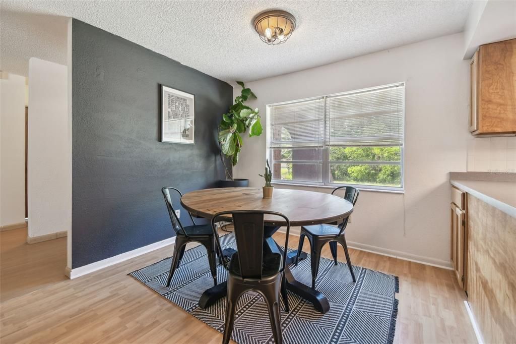 合同活跃: $725,000 (5 贝兹, 4 浴室, 4752 平方英尺)