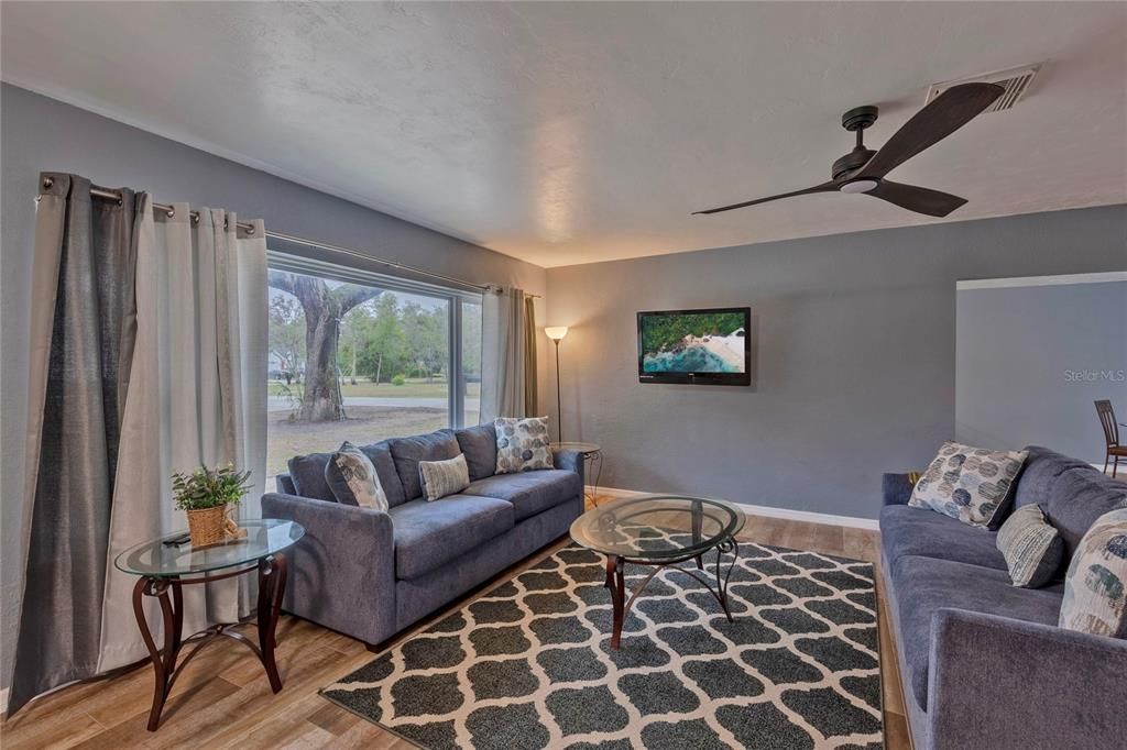 For Rent: $3,000 (3 beds, 2 baths, 1806 Square Feet)