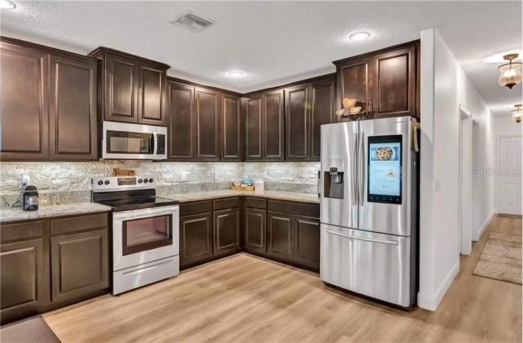 For Rent: $3,900 (5 beds, 3 baths, 3071 Square Feet)