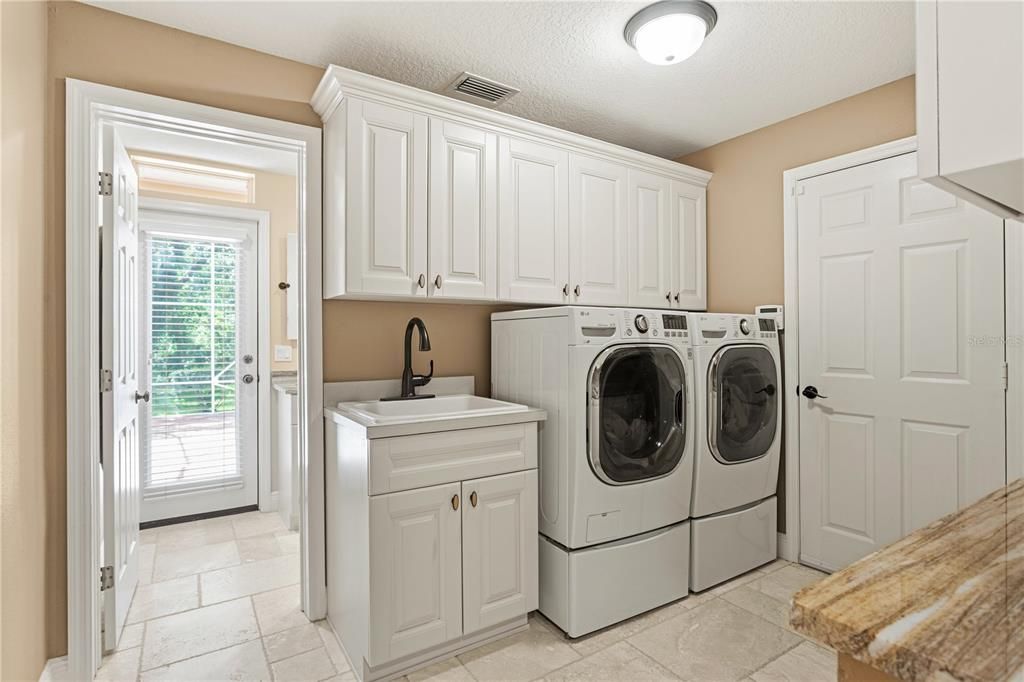 待售: $1,150,000 (5 贝兹, 5 浴室, 4653 平方英尺)