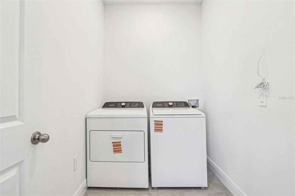 En Venta: $412,000 (4 camas, 2 baños, 2054 Pies cuadrados)