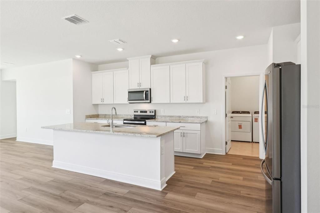 En Venta: $412,000 (4 camas, 2 baños, 2054 Pies cuadrados)