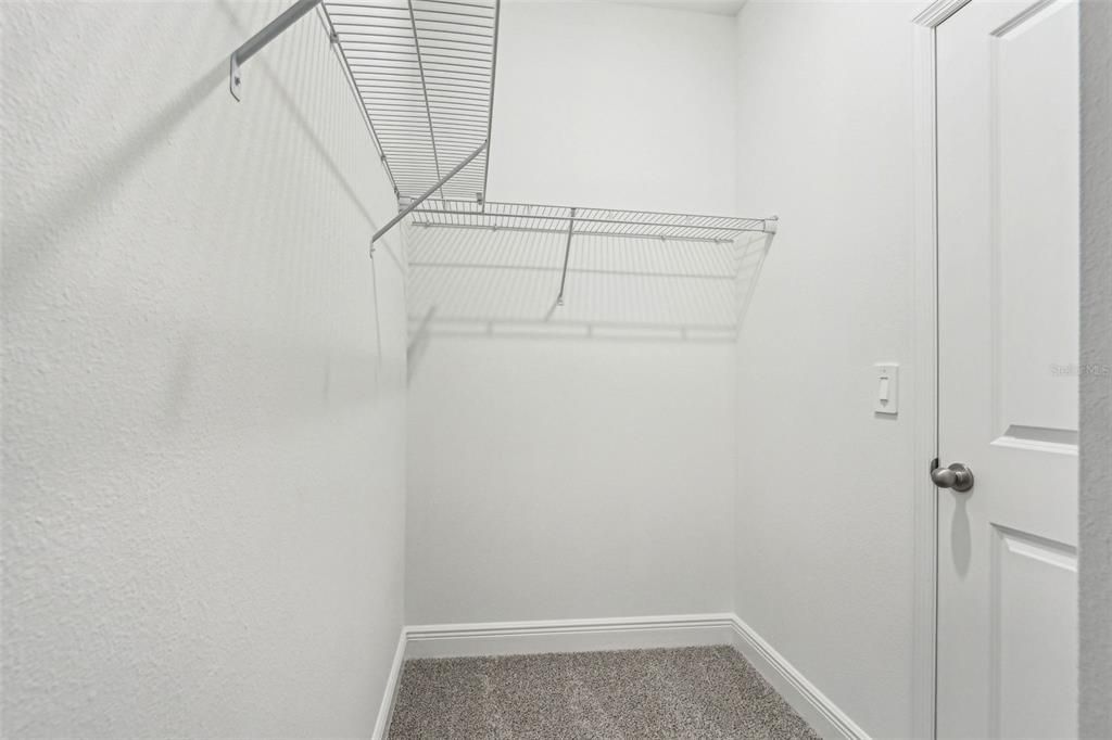 En Venta: $412,000 (4 camas, 2 baños, 2054 Pies cuadrados)