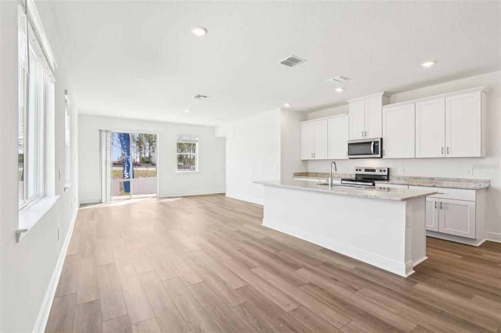 En Venta: $412,000 (4 camas, 2 baños, 2054 Pies cuadrados)